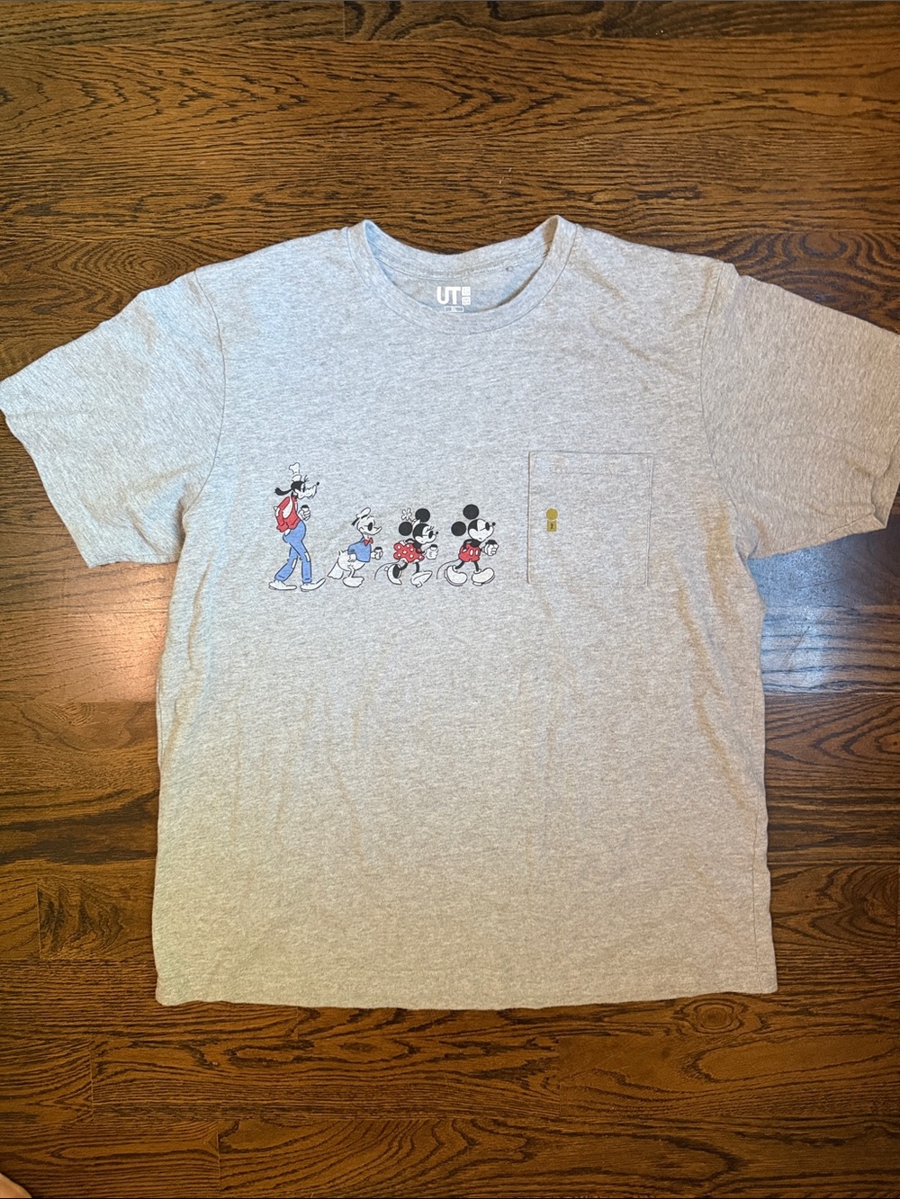 UT Uniglo Disney Gray Short Sleeve T-Shirt Size X-Large